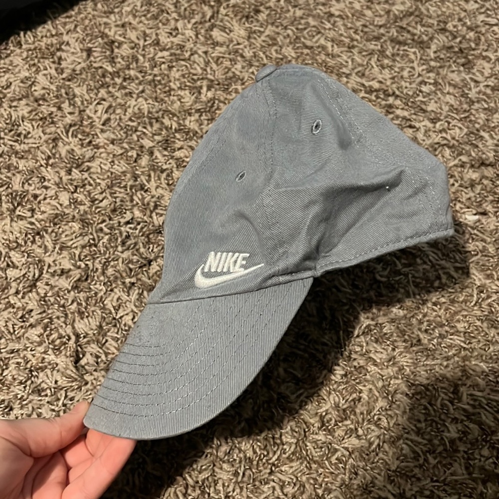 Never worn gray Nike hat with adjustable strap